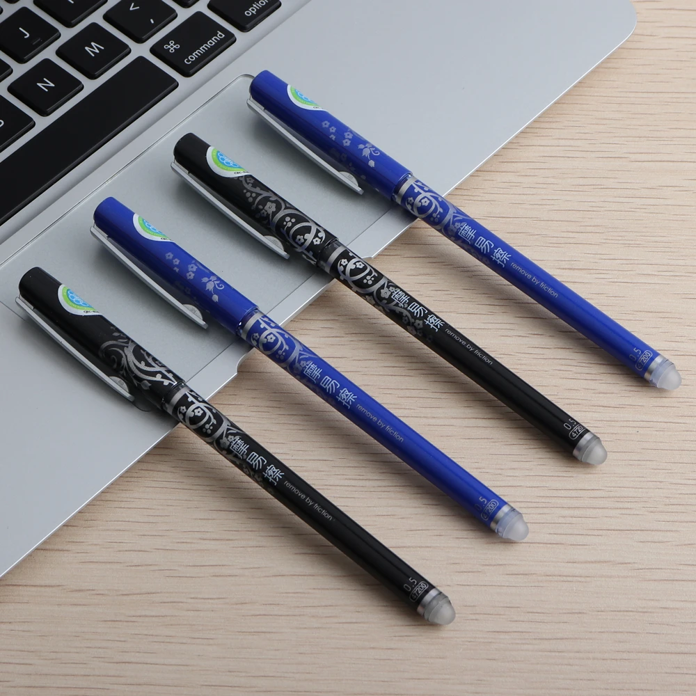 Porównanie zwykłego długopisu i zmazywalnego z widocznym zmazanym słowem obok