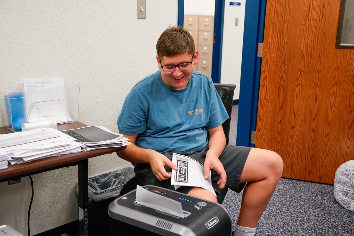 Automatyczna blokada gardzieli po wykryciu spinacza lub karty plastikowej