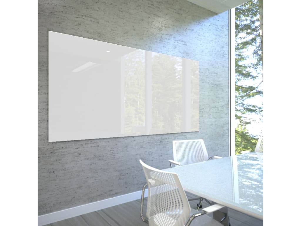 aluminiowa ramka otaczająca prostokątną szklaną tablicę na ścianie